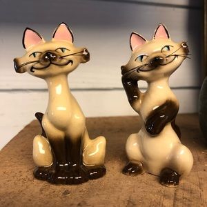 Cat kitten salt and pepper shakers. Vintage Japan